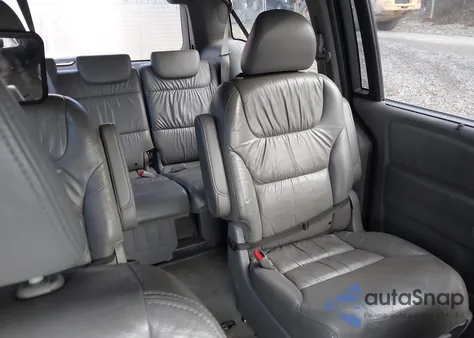 2010 Honda Odyssey Touring z USA, uszkodzony, nr VIN 5FNRL3H99AB058887